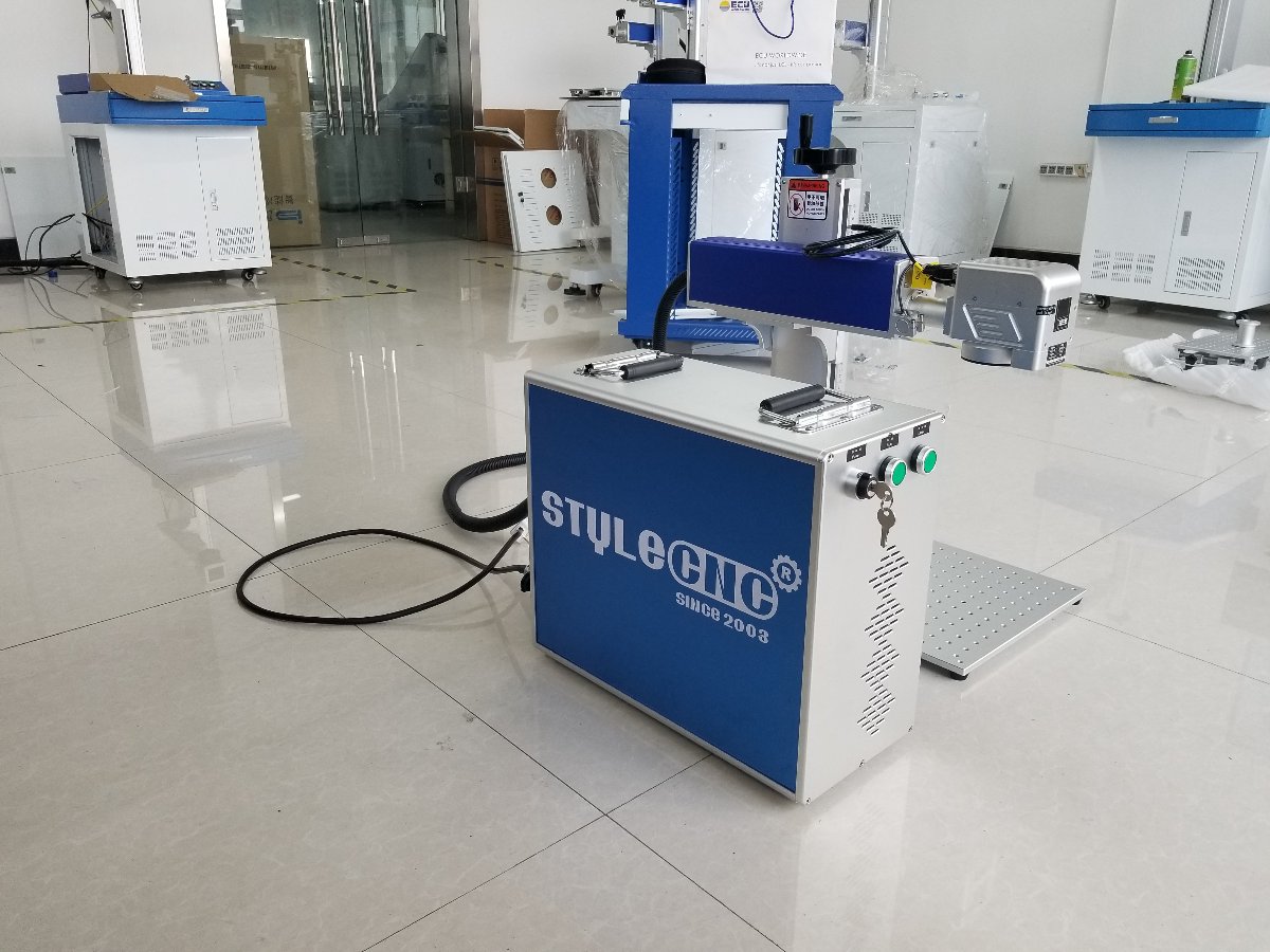 Fiber laser marking machine with camera