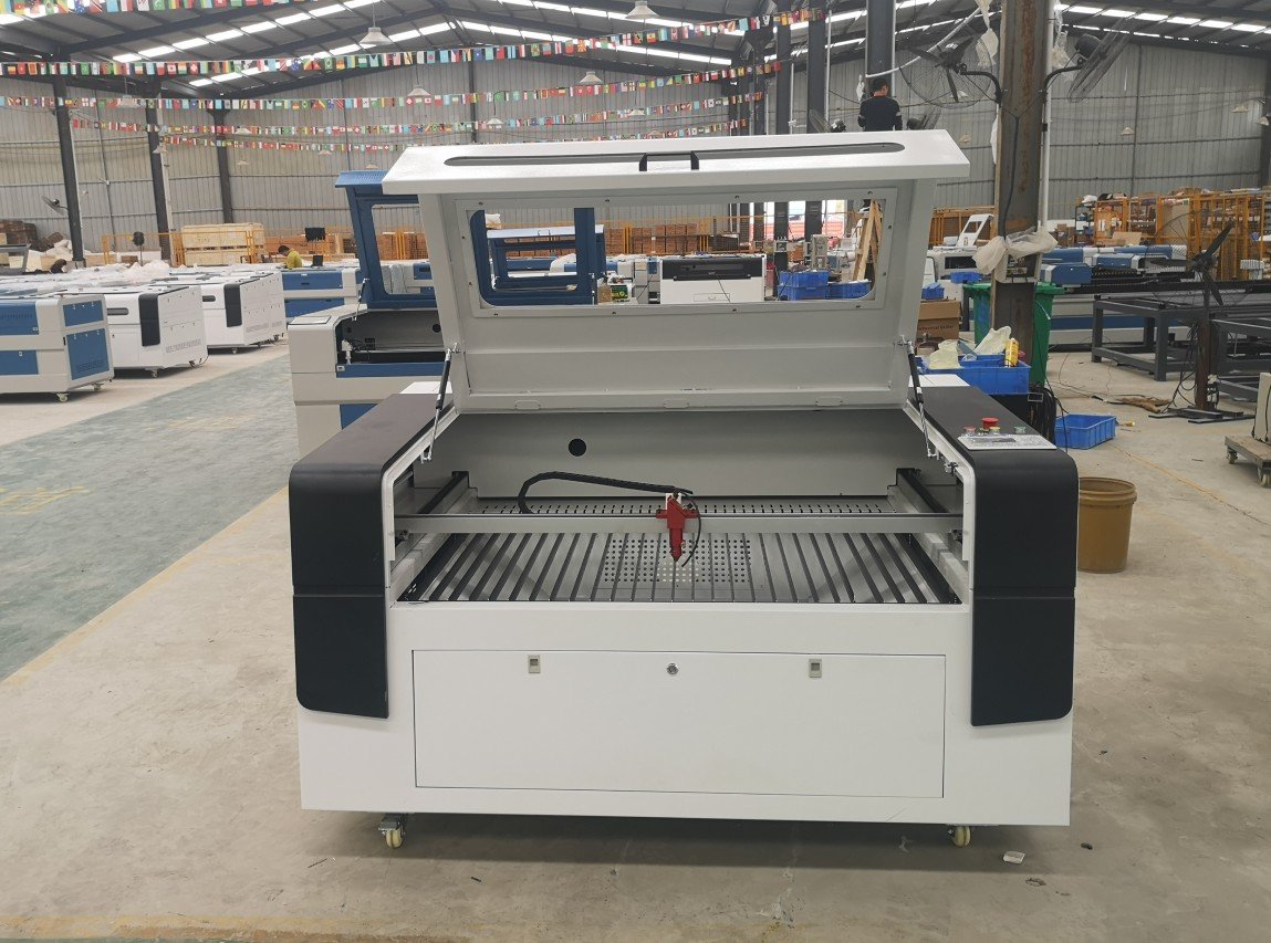 laser cutting machine.JPG